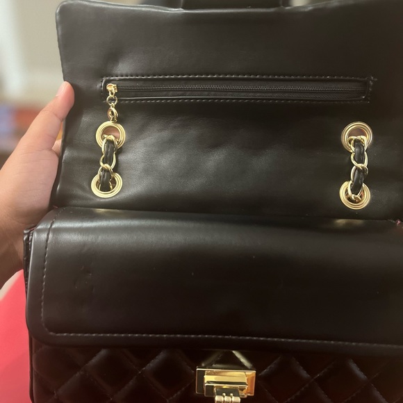 Designer inspired Black quilted flap bag with gold embellished chain - Picture 4 of 8